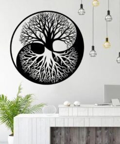 sticker arbre de vie noir en forme de yin et de yang dans une maison