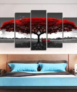 tableau en 5 panneaux avec arbre de vie rouge dans un chambre avec un lit deux places bleu